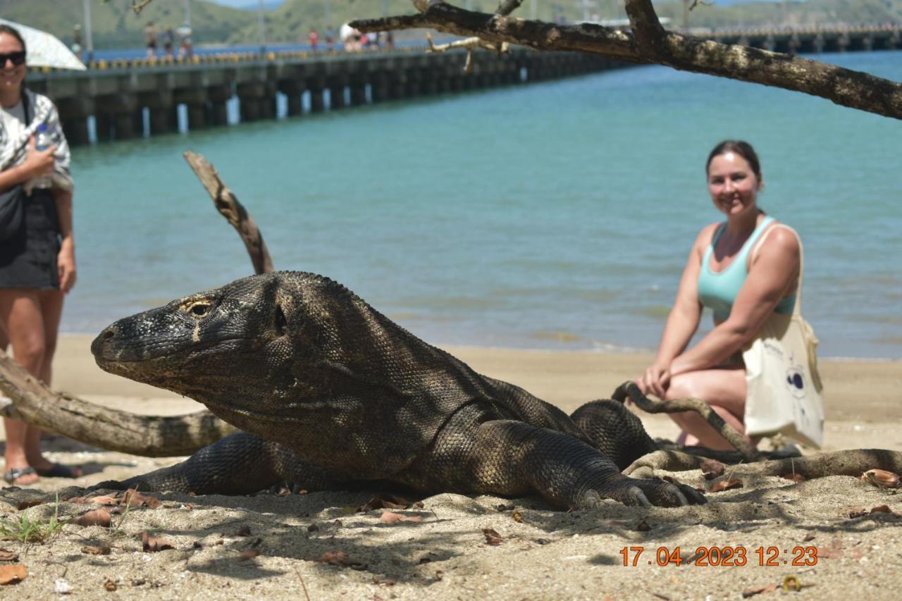 Four-G Home Stay & Komodo Tour Labuan Bajo Exteriör bild