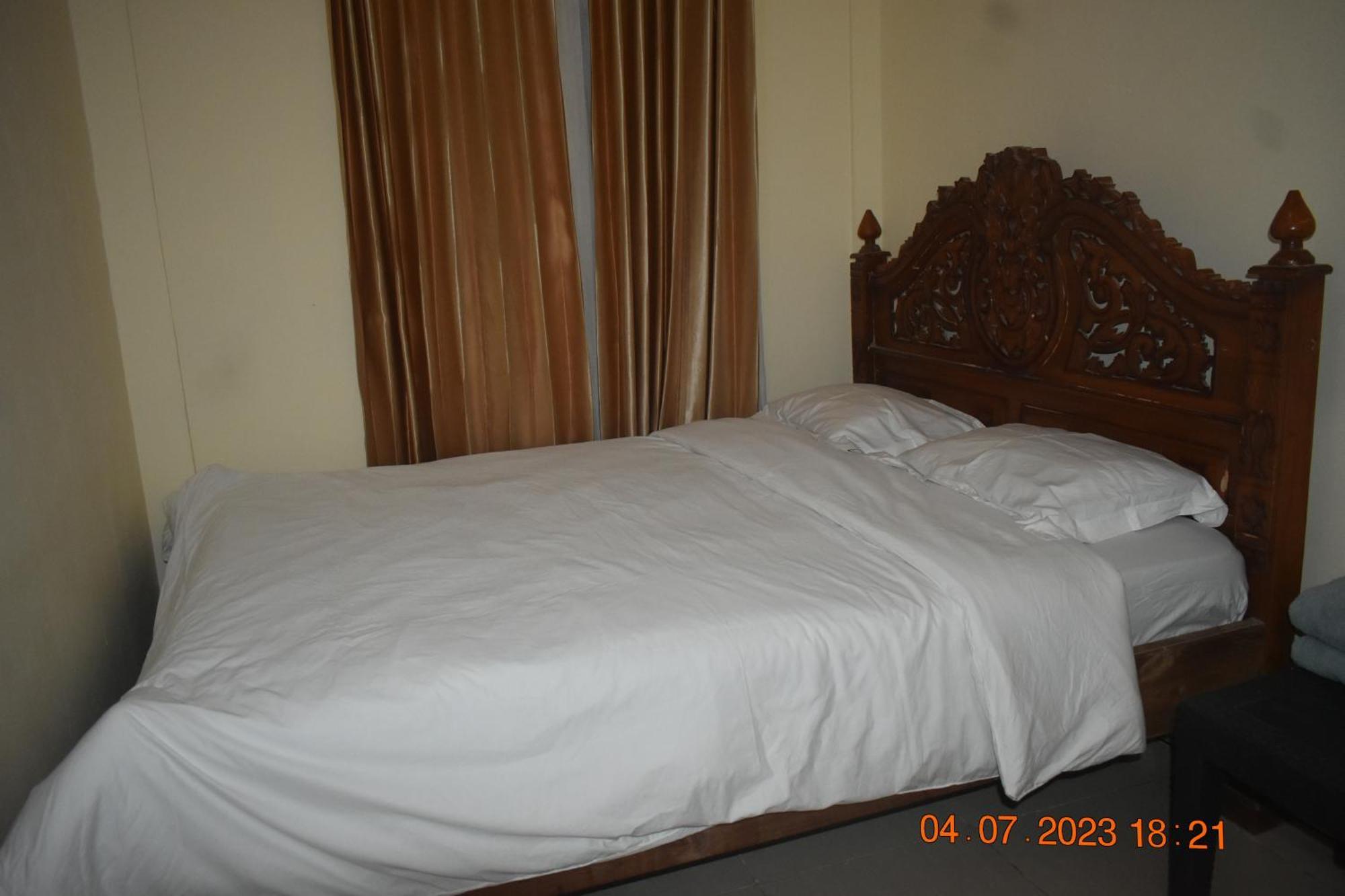 Four-G Home Stay & Komodo Tour Labuan Bajo Exteriör bild