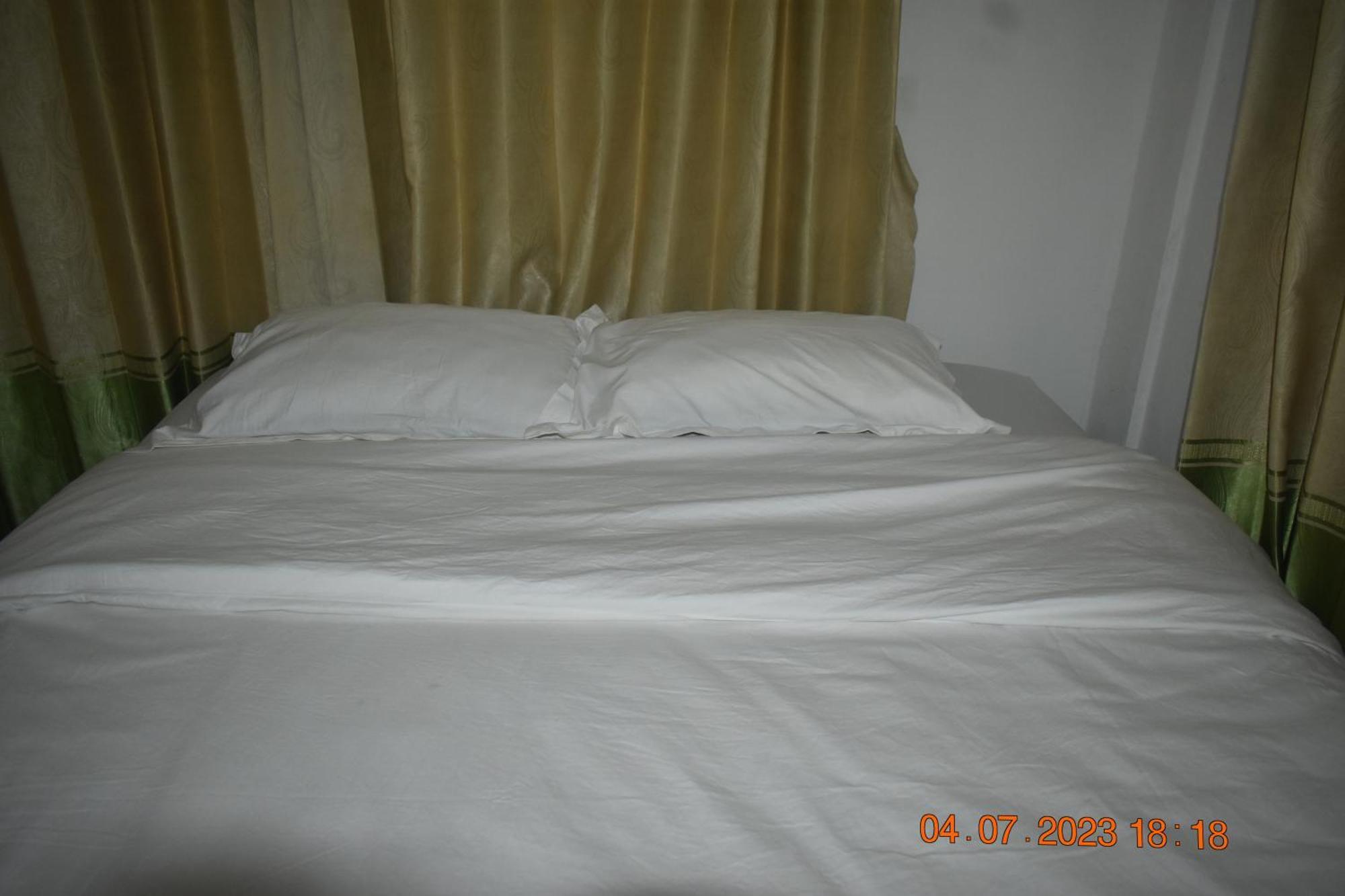 Four-G Home Stay & Komodo Tour Labuan Bajo Exteriör bild