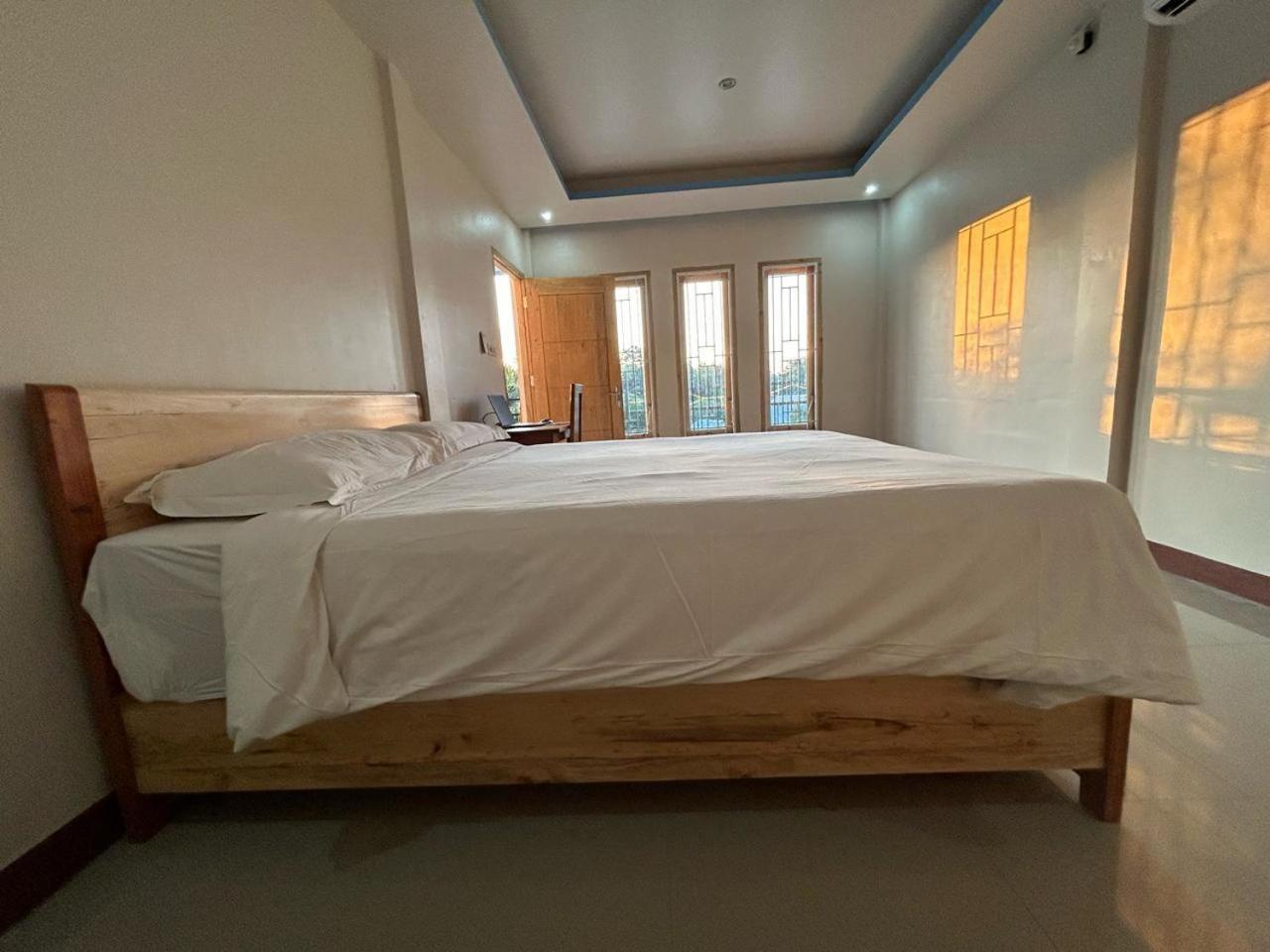 Four-G Home Stay & Komodo Tour Labuan Bajo Exteriör bild