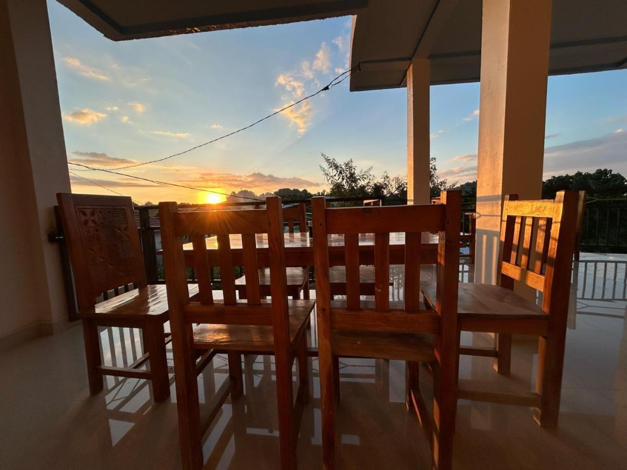 Four-G Home Stay & Komodo Tour Labuan Bajo Exteriör bild