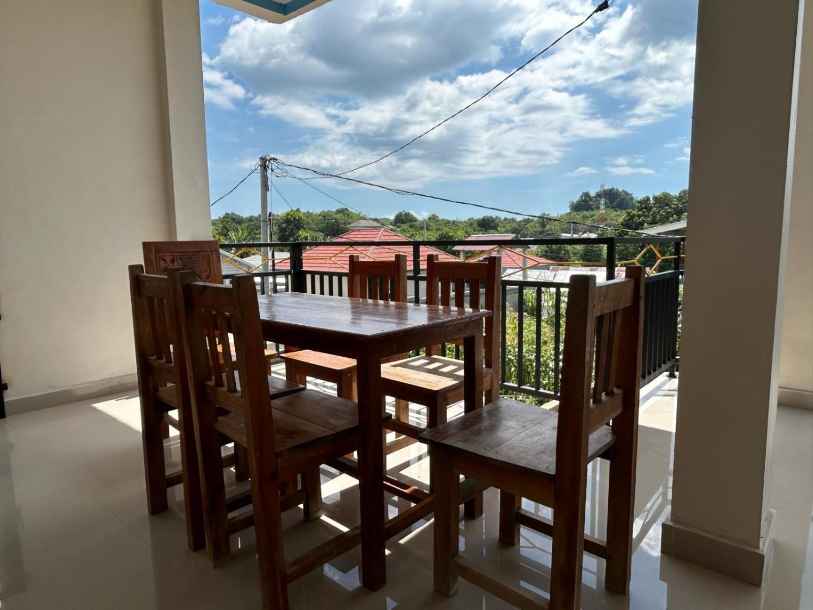 Four-G Home Stay & Komodo Tour Labuan Bajo Exteriör bild