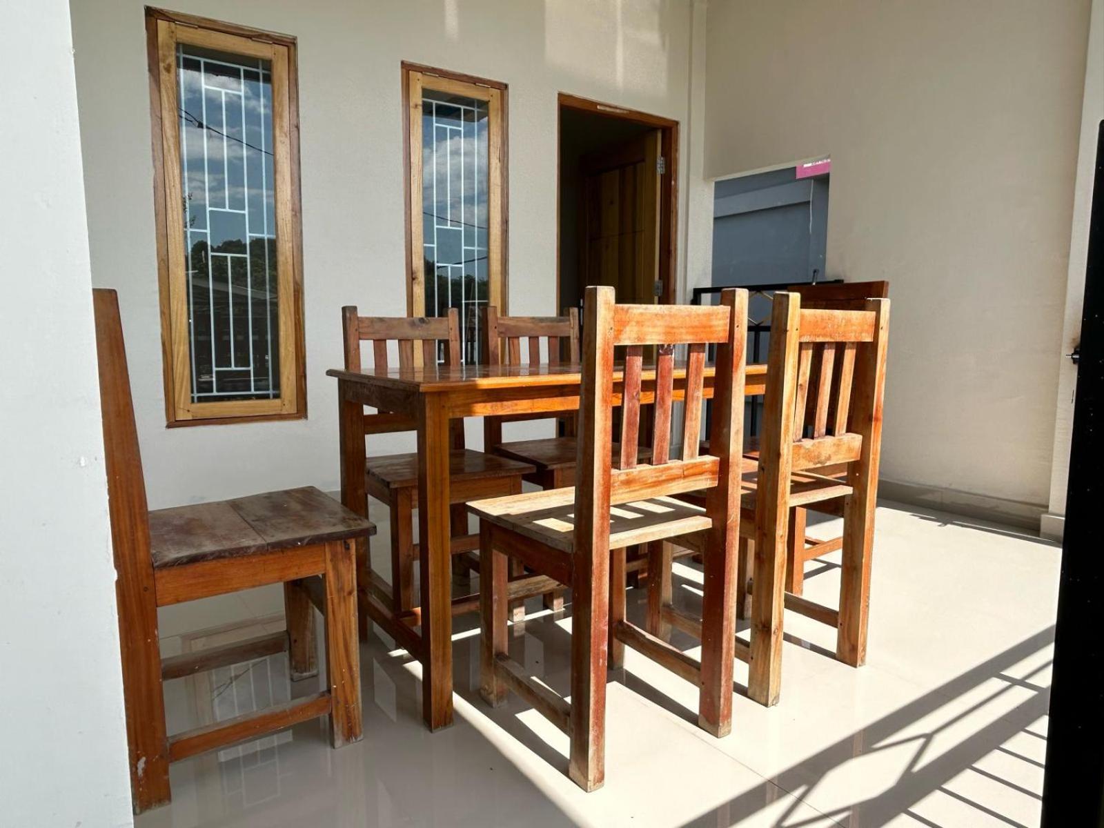 Four-G Home Stay & Komodo Tour Labuan Bajo Exteriör bild