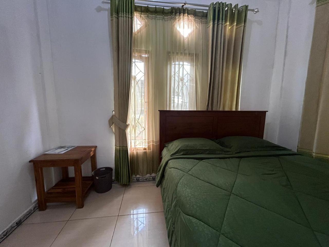 Four-G Home Stay & Komodo Tour Labuan Bajo Exteriör bild